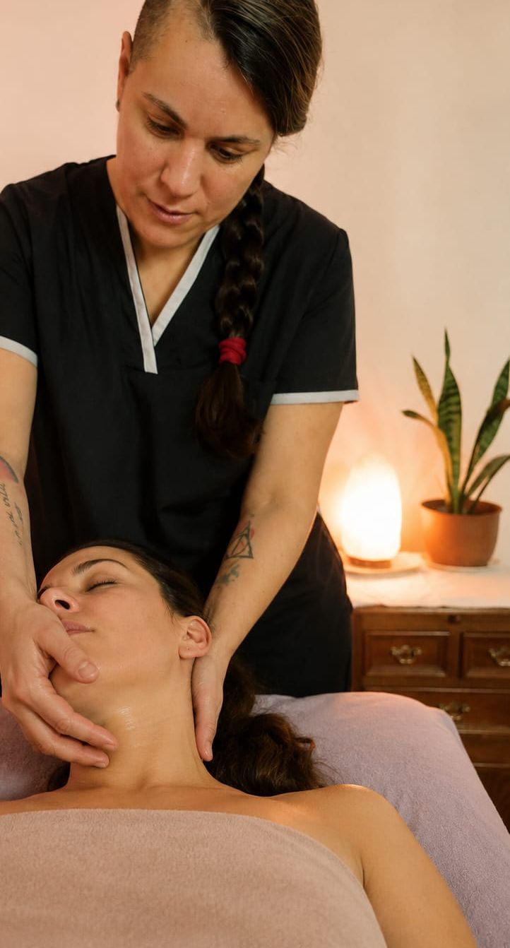 Masaje de mandíbula y cuello para bruxismo